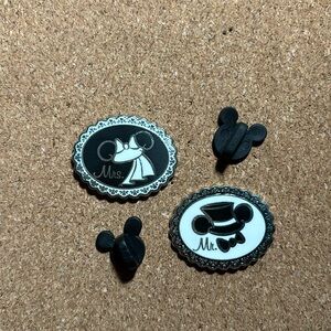 Mr. and Mrs. Wedding couple matching Disney pin set